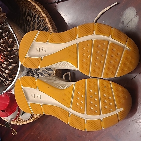 Hylo Light Running Shoes.  Size 9 men's. - Picture 7 of 8
